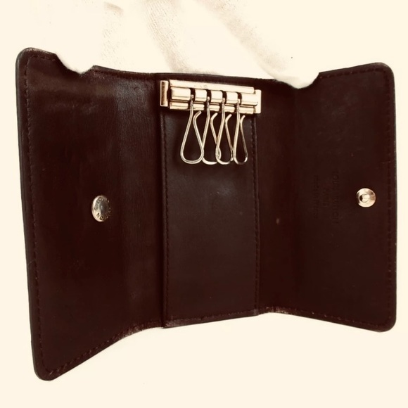 🔑 Louis Vuitton M93517 Vernis Burgundy Keychain - Picture 2 of 11